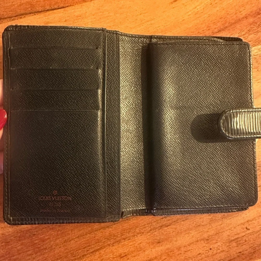 Louis Vuitton Black Epi Bi-Fold Wallet with Kiss lock